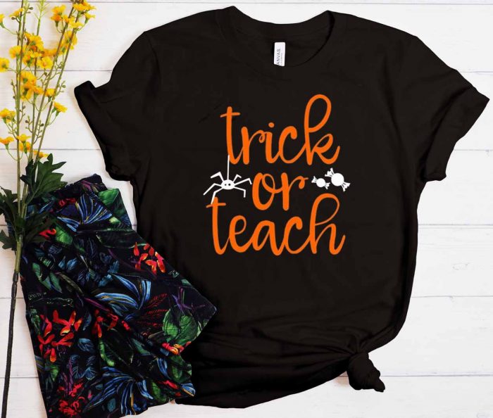 Trick or Teach Halloween Teacher Cool Trending T-Shirt