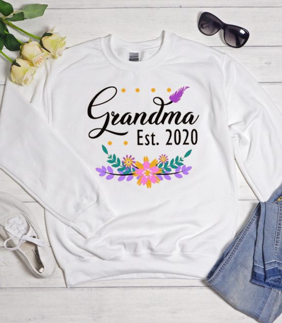 Grandma Est 2020 Cool Trending Sweatshirt