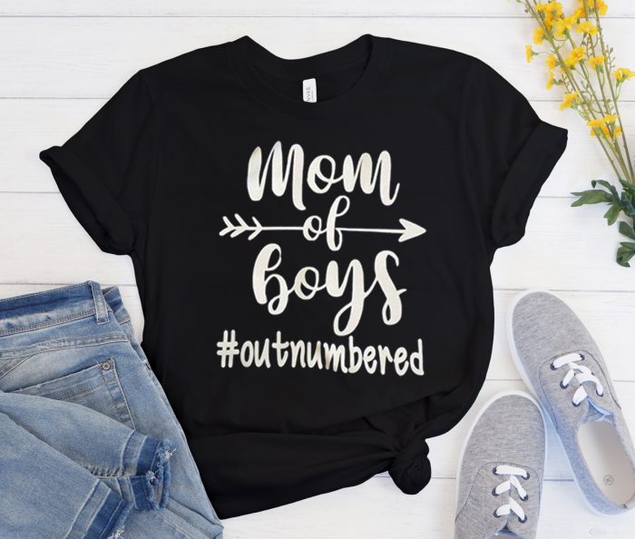 Mom of Boys graphic T Shirt